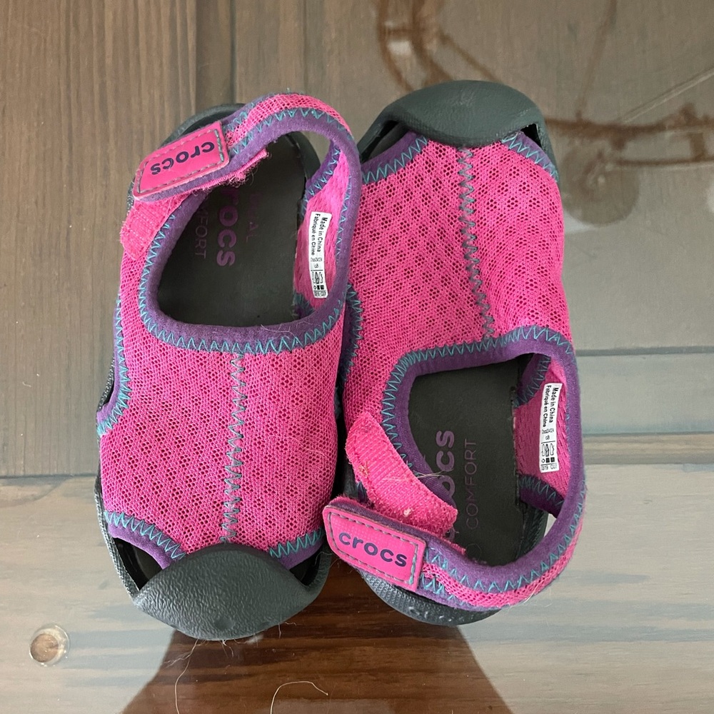 Size 8 toddler water shoe